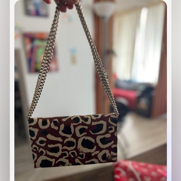 🔥🔥NEW GUCCI
Patent Leopard Print Betty Chain Wallet Brick Red Black🔥🔥 - Picture 14 of 14